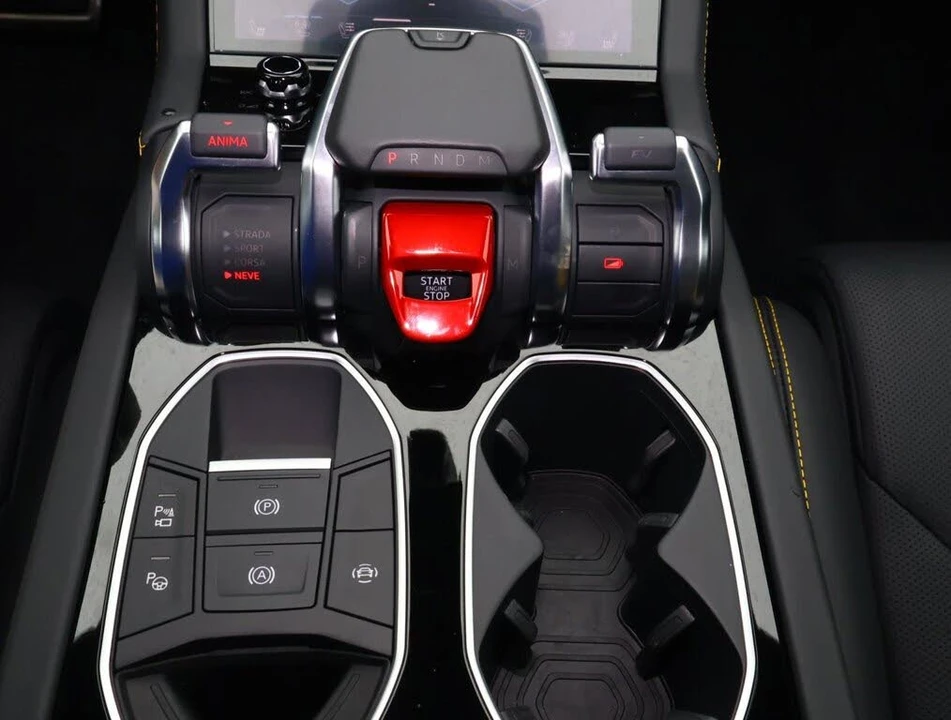 2025 Lamborghini Urus SE - Image 25 of 30