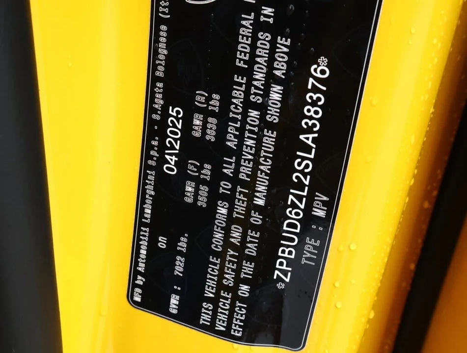 2025 Lamborghini Urus SE - Image 22 of 30