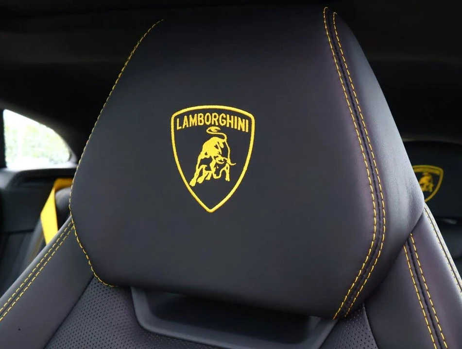 2025 Lamborghini Urus SE - Image 15 of 30