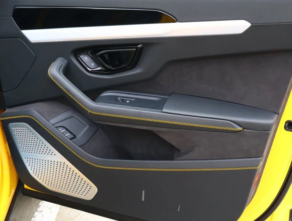 2025 Lamborghini Urus SE - Image 17 of 30