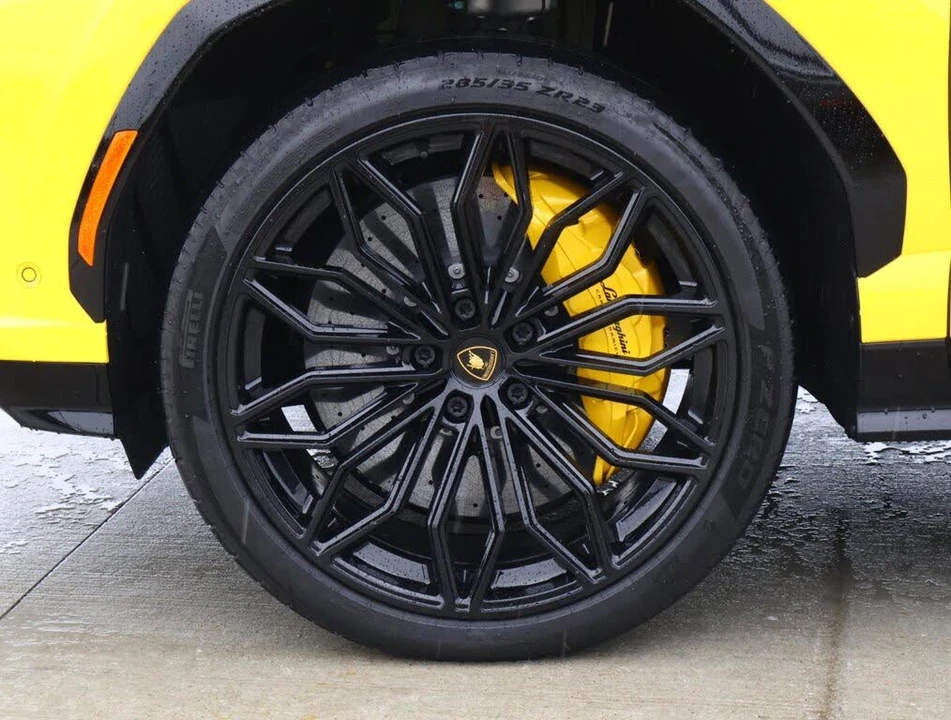 2025 Lamborghini Urus SE - Image 8 of 30