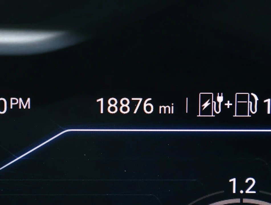 2025 Lamborghini Urus SE - Image 29 of 30