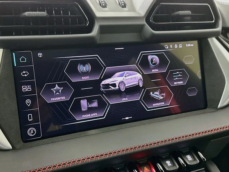 2025 Lamborghini Urus SE - Image 15 of 31