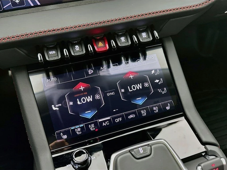 2025 Lamborghini Urus SE - Image 16 of 31
