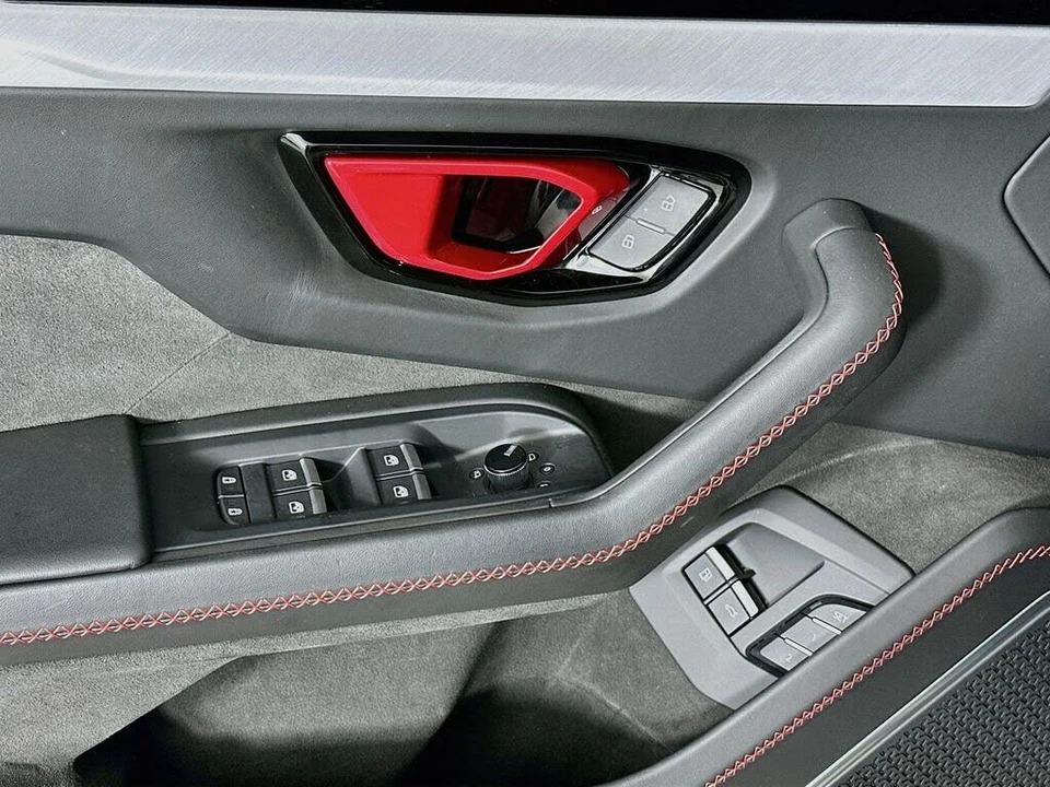 2025 Lamborghini Urus SE - Image 18 of 31
