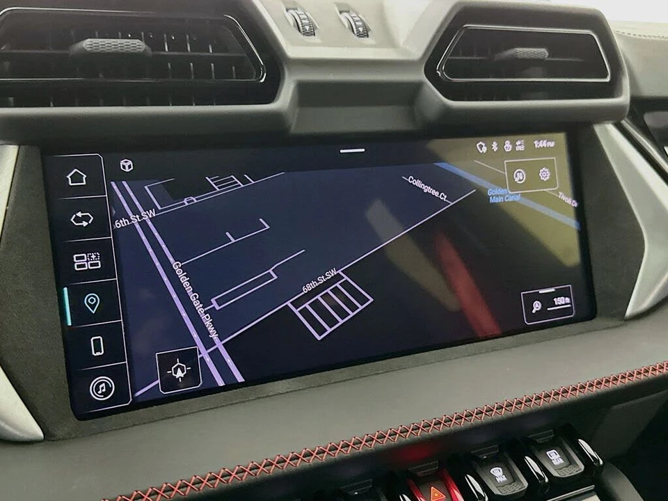2025 Lamborghini Urus SE - Image 13 of 31