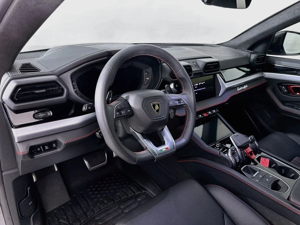 2025 Lamborghini Urus SE - Image 9 of 31