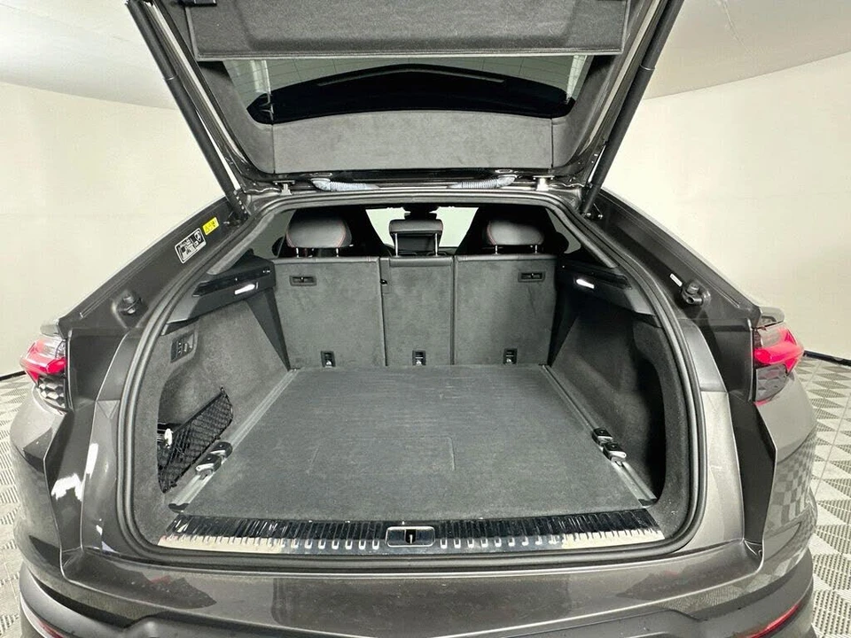 2025 Lamborghini Urus SE - Image 26 of 31