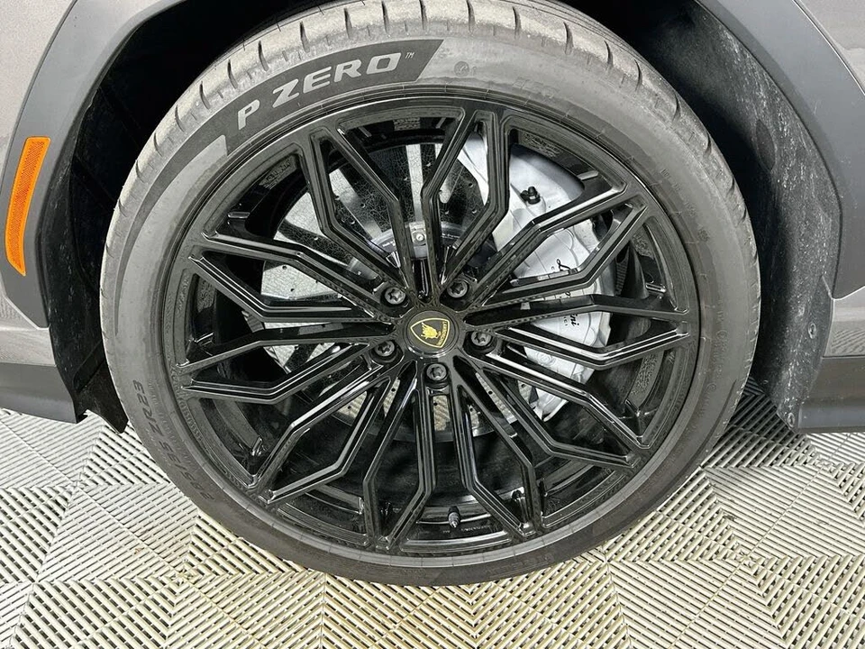 2025 Lamborghini Urus SE - Image 31 of 31
