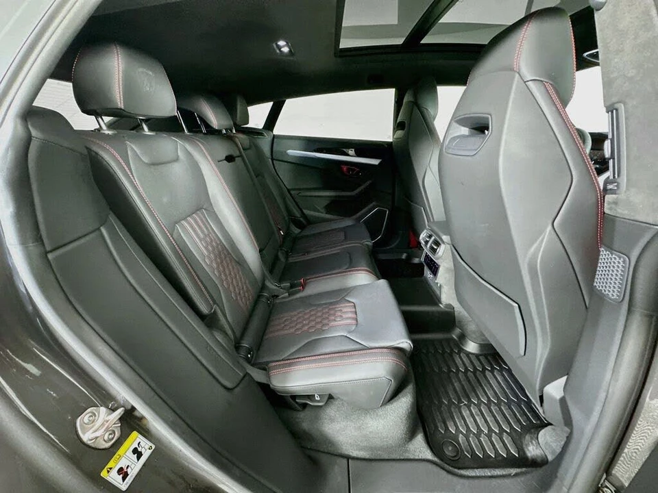 2025 Lamborghini Urus SE - Image 27 of 31