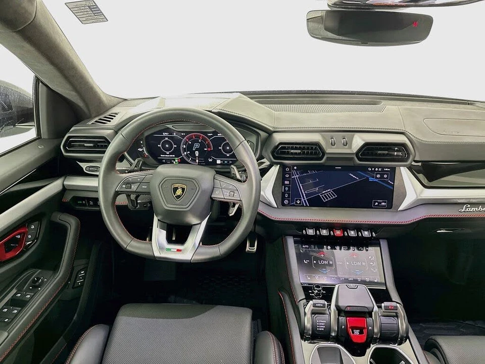 2025 Lamborghini Urus SE - Image 22 of 31