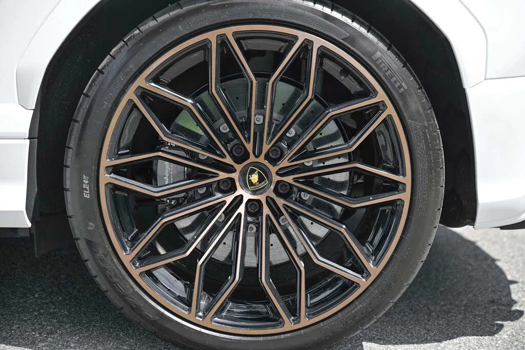 2025 Lamborghini Urus SE - Image 22 of 31
