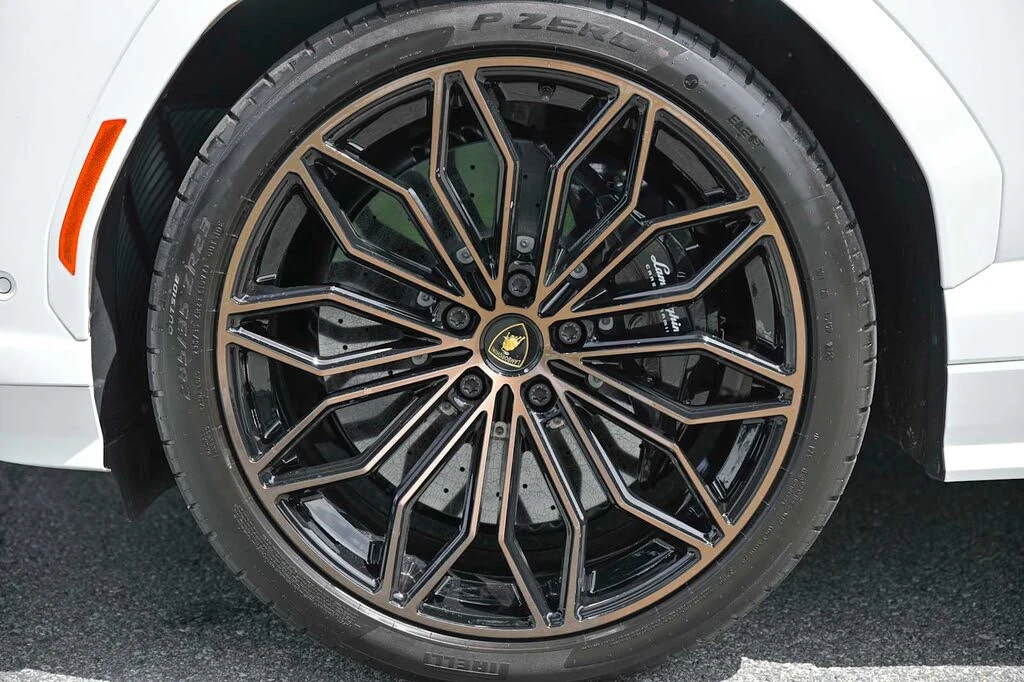 2025 Lamborghini Urus SE - Image 21 of 31