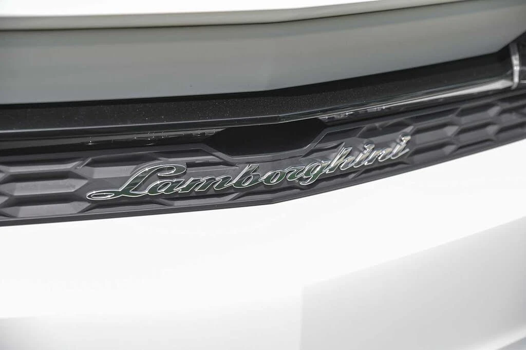 2025 Lamborghini Urus SE - Image 11 of 31