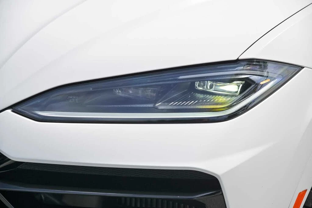 2025 Lamborghini Urus SE - Image 16 of 31