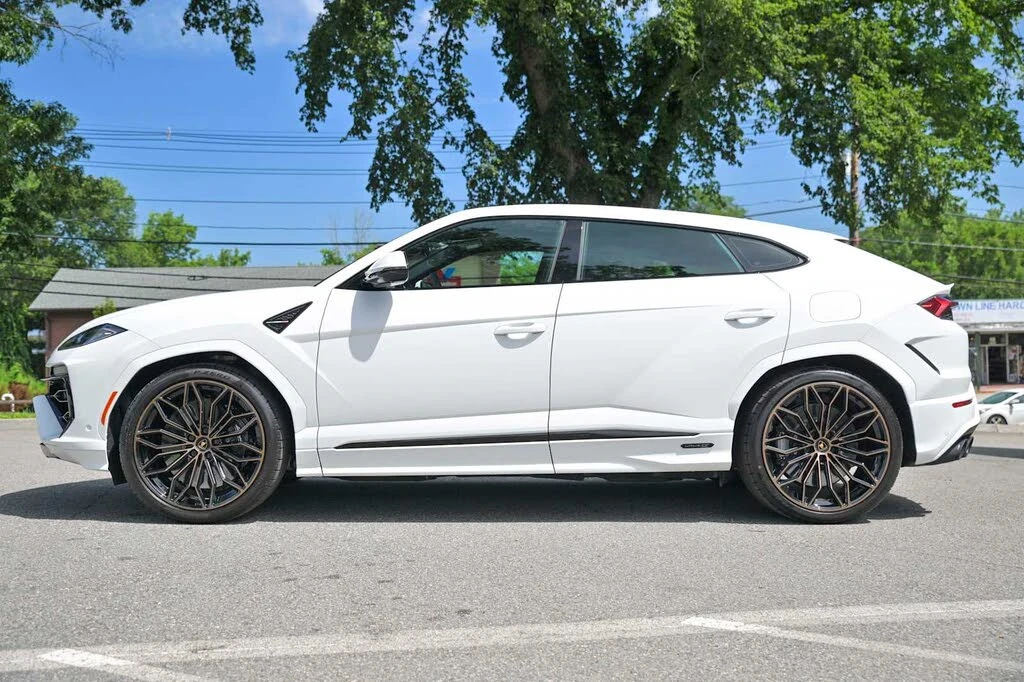2025 Lamborghini Urus SE - Image 12 of 31
