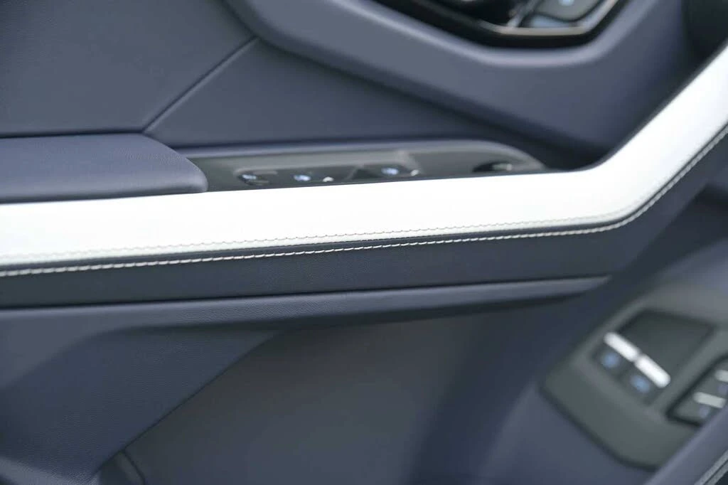 2025 Lamborghini Urus SE - Image 27 of 31