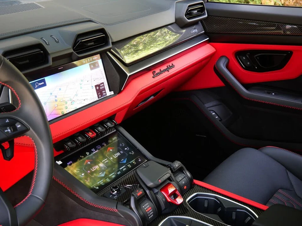 2025 Lamborghini Urus SE - Image 15 of 27