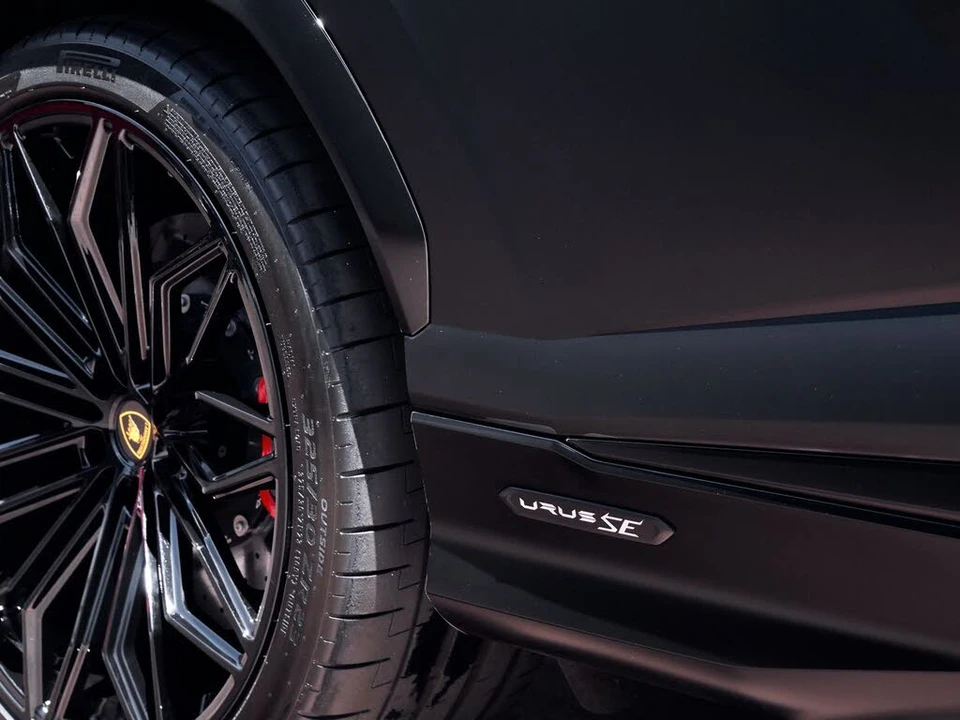 2025 Lamborghini Urus SE - Image 12 of 27