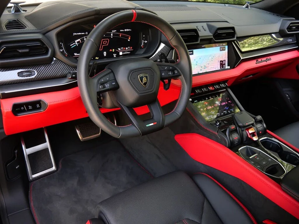 2025 Lamborghini Urus SE - Image 13 of 27
