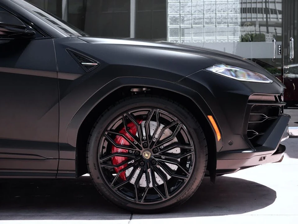 2025 Lamborghini Urus SE - Image 9 of 27