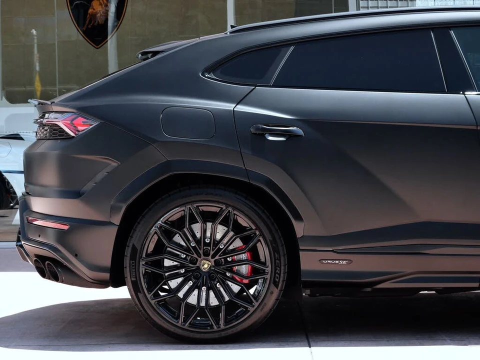 2025 Lamborghini Urus SE - Image 11 of 27