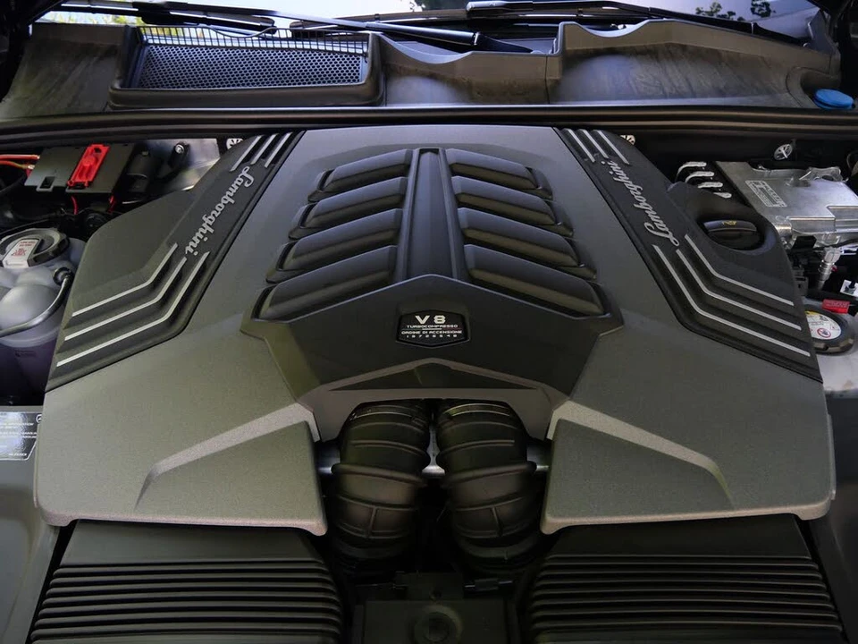 2025 Lamborghini Urus SE - Image 24 of 27