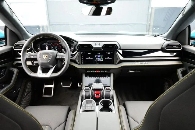 2025 Lamborghini Urus SE - Image 20 of 31