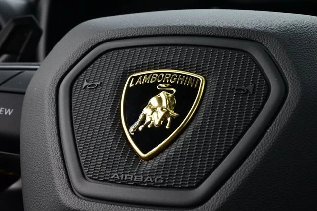 2025 Lamborghini Urus SE - Image 12 of 31