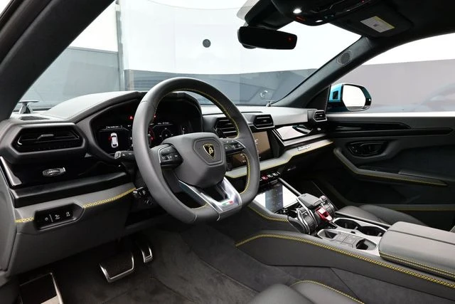 2025 Lamborghini Urus SE - Image 4 of 31