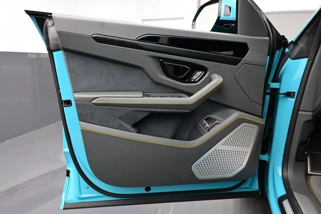 2025 Lamborghini Urus SE - Image 7 of 31