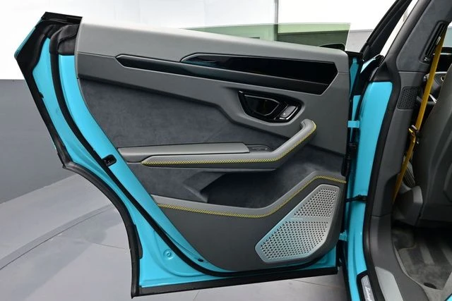 2025 Lamborghini Urus SE - Image 13 of 31