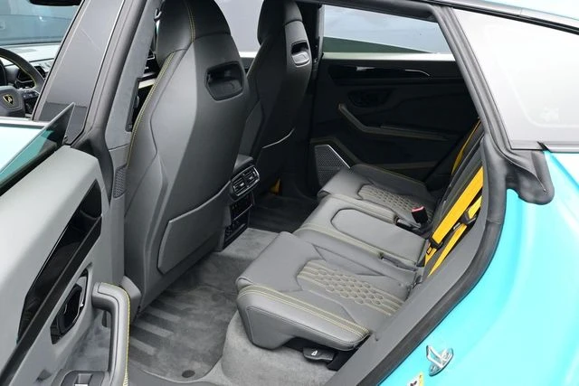 2025 Lamborghini Urus SE - Image 15 of 31