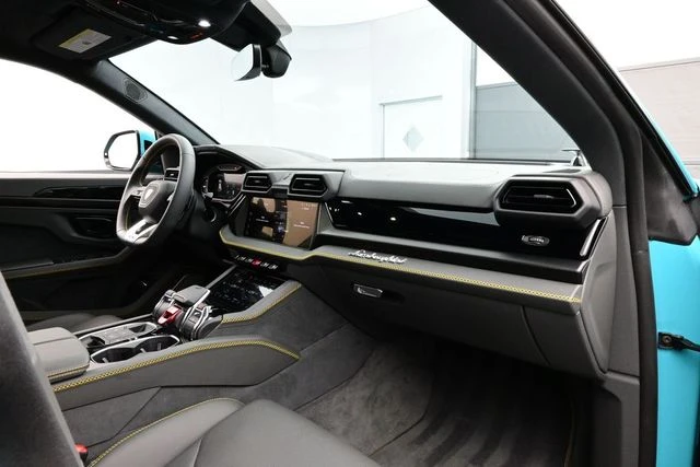 2025 Lamborghini Urus SE - Image 19 of 31