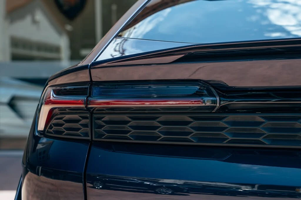 2025 Lamborghini Urus SE - Image 29 of 31