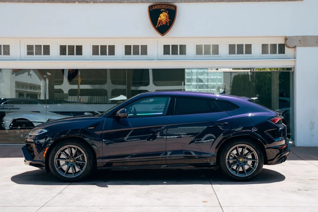2025 Lamborghini Urus SE - Image 25 of 31