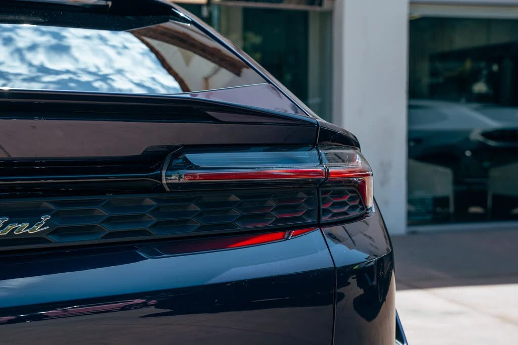 2025 Lamborghini Urus SE - Image 30 of 31