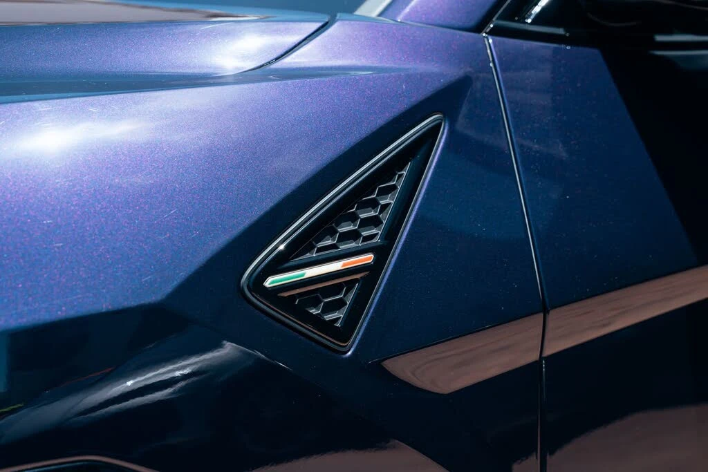 2025 Lamborghini Urus SE - Image 20 of 31