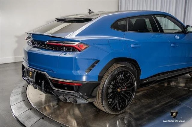 2025 Lamborghini Urus SE - Image 29 of 31