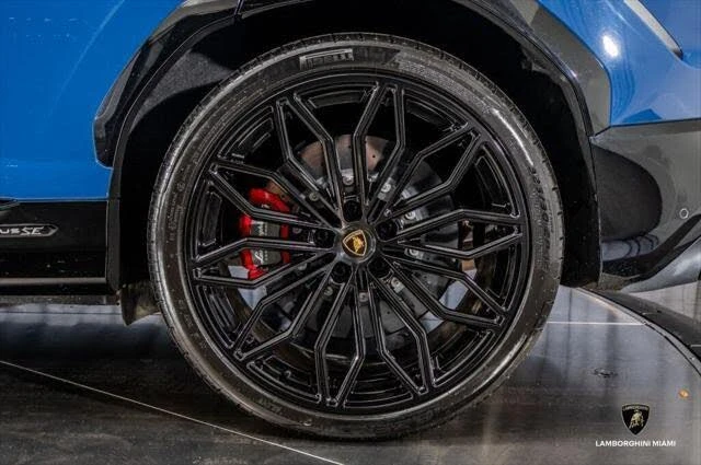 2025 Lamborghini Urus SE - Image 21 of 31