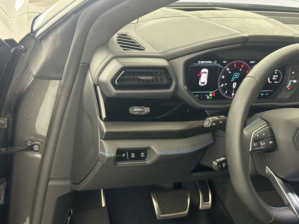 2025 Lamborghini Urus SE - Image 10 of 31
