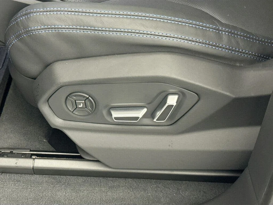 2025 Lamborghini Urus SE - Image 21 of 31