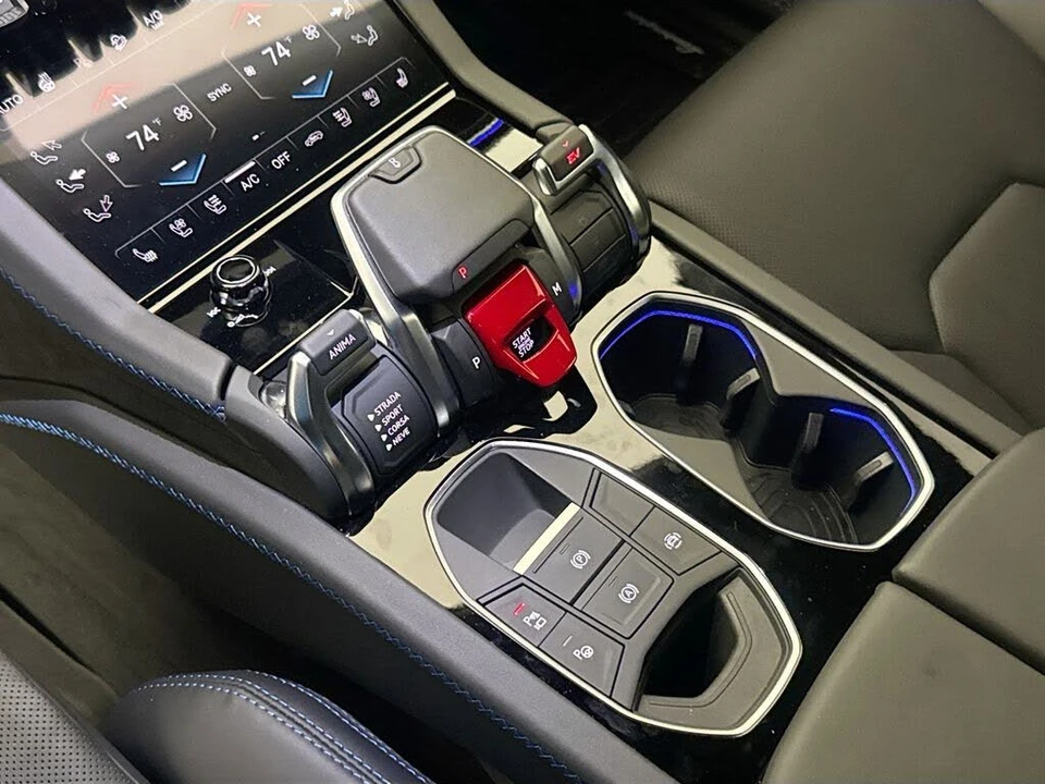 2025 Lamborghini Urus SE - Image 17 of 31