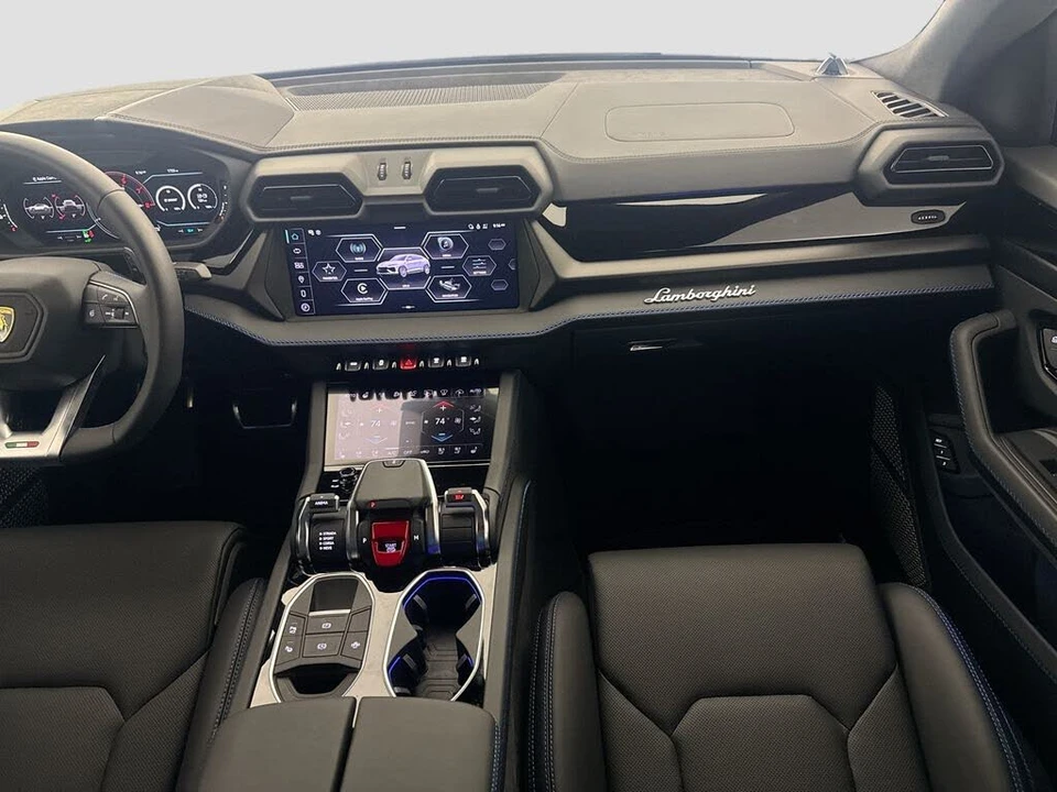 2025 Lamborghini Urus SE - Image 25 of 31