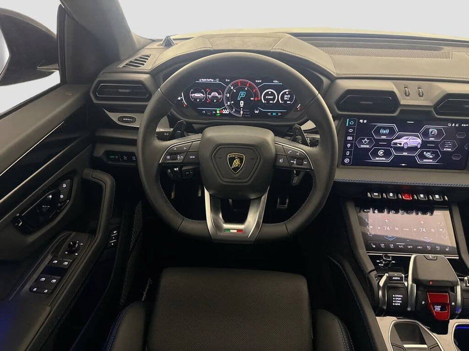 2025 Lamborghini Urus SE - Image 24 of 31