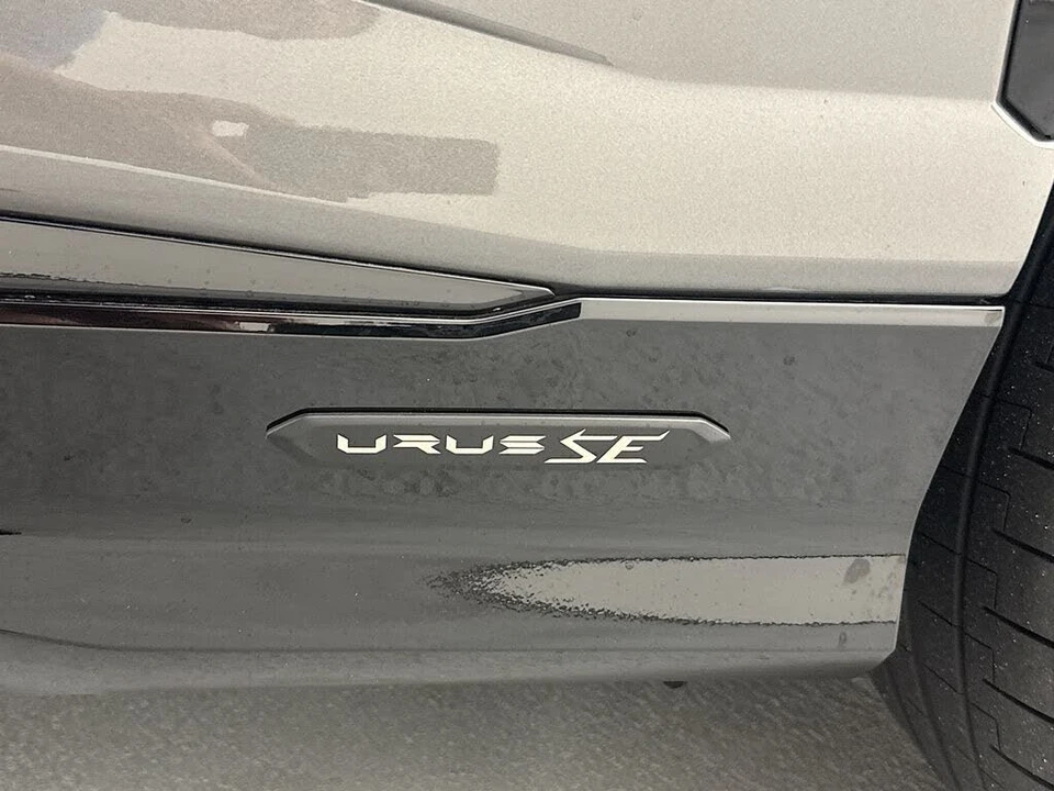 2025 Lamborghini Urus SE - Image 27 of 31