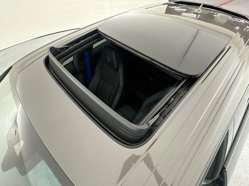 2025 Lamborghini Urus SE - Image 23 of 31