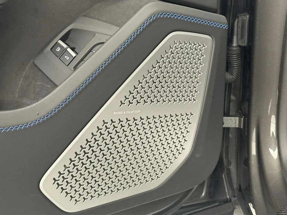 2025 Lamborghini Urus SE - Image 19 of 31