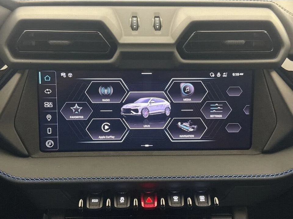 2025 Lamborghini Urus SE - Image 15 of 31