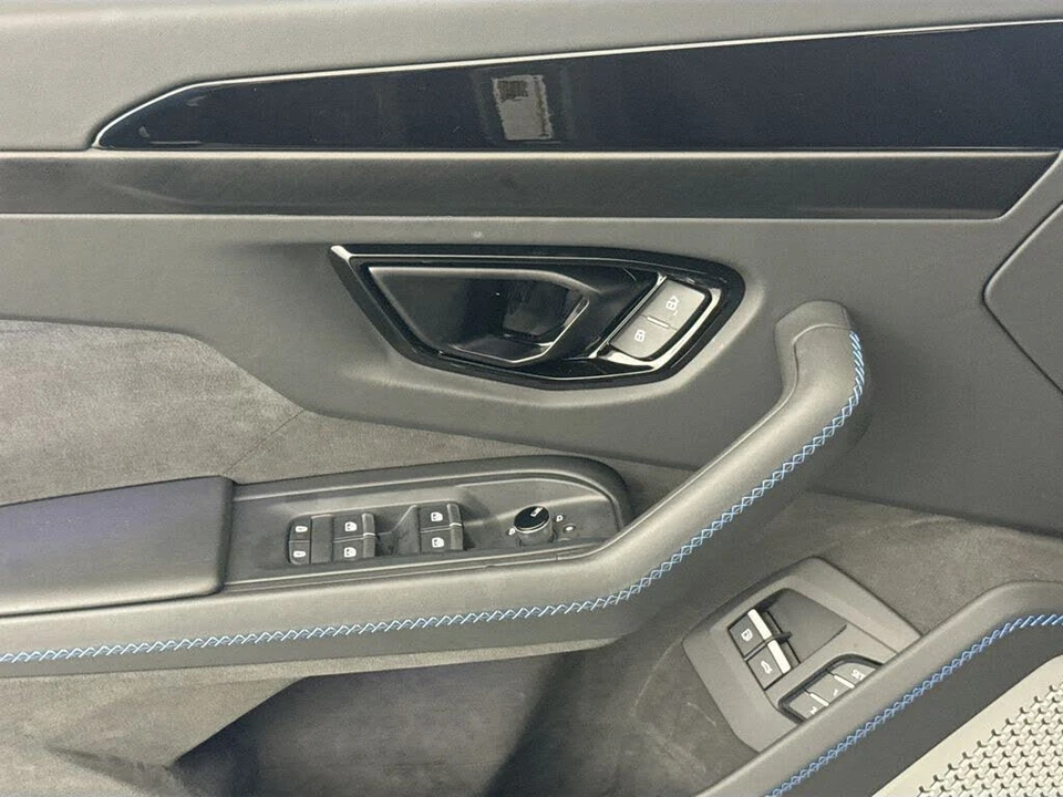 2025 Lamborghini Urus SE - Image 18 of 31